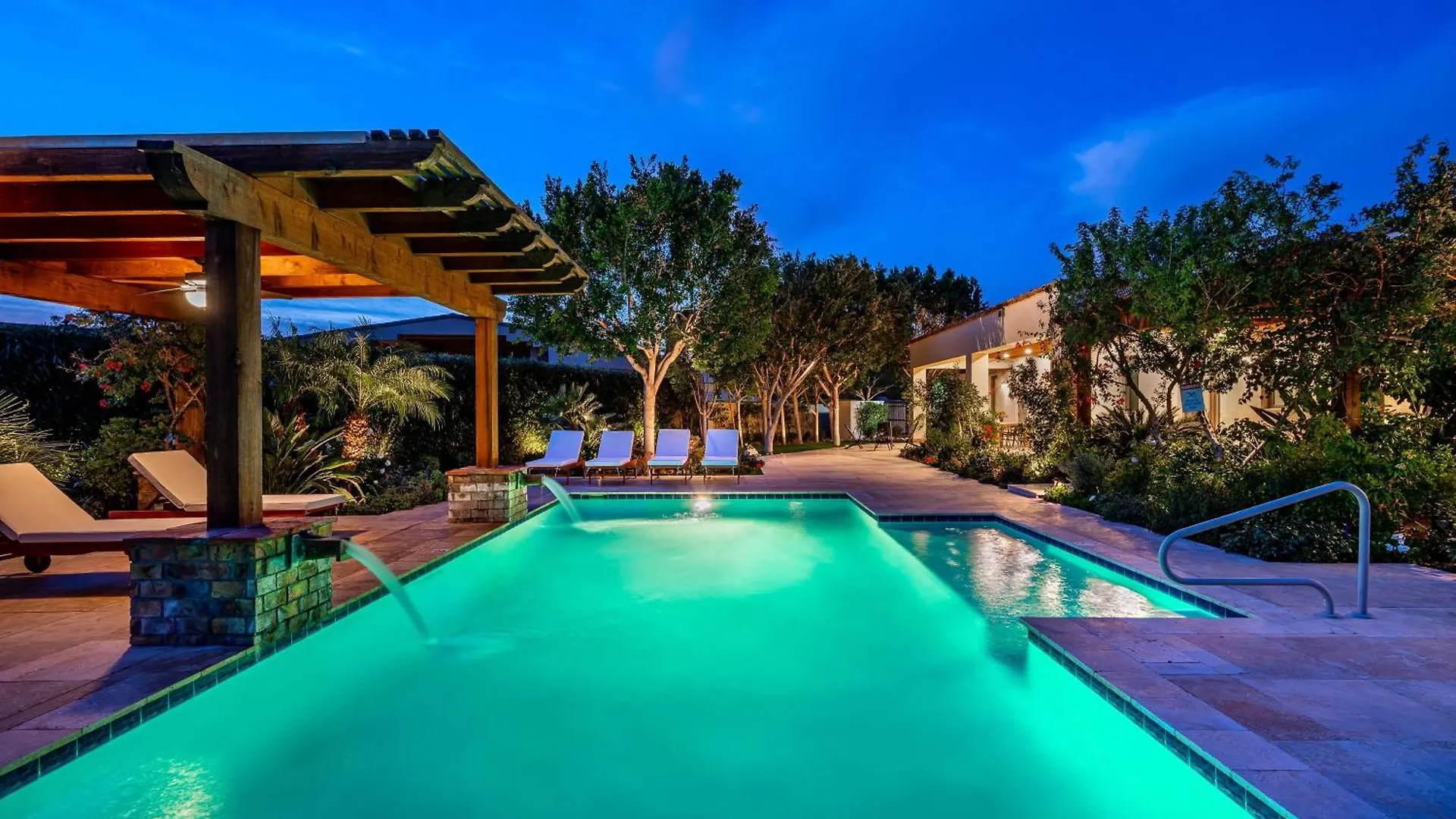 Private Paradise Valley Estate Swimming Nearby Golfing. Phoenix